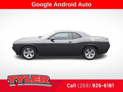 Used 2023 Dodge Challenger SXT RWD image 4