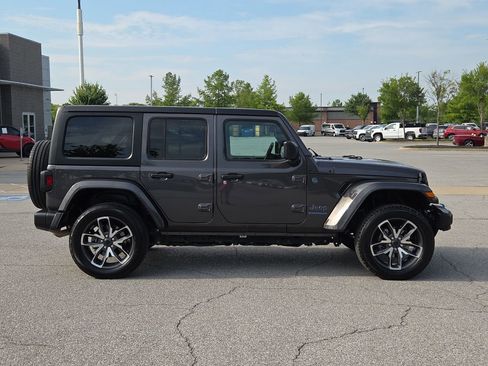 Used 2024 Jeep Wrangler Unlimited AWD/4WD image 6