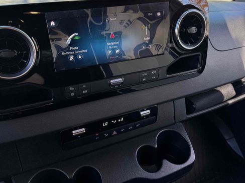 Used 2023 Mercedes-Benz Sprinter 2500 image 17