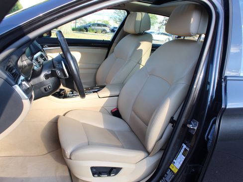 Used 2011 BMW 535i xDrive Sedan image 16