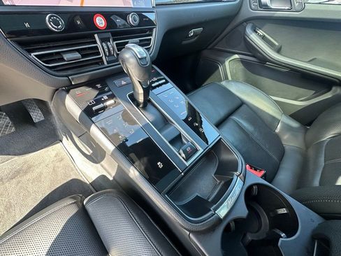 Certified 2023 Porsche Macan image 29