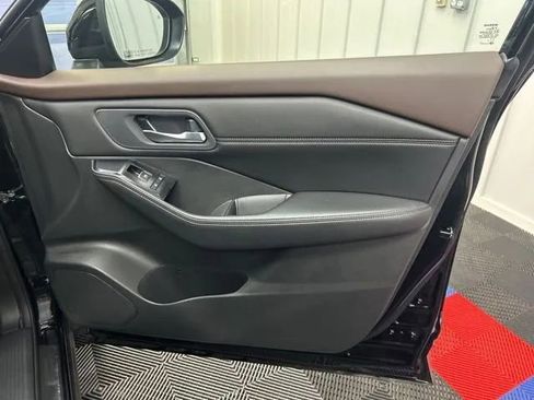 Used 2023 Nissan Rogue SL AWD/4WD image 17