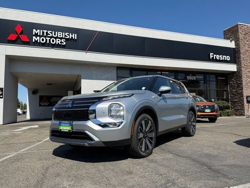 New 2026 Mitsubishi Outlander SE AWD/4WD image 2
