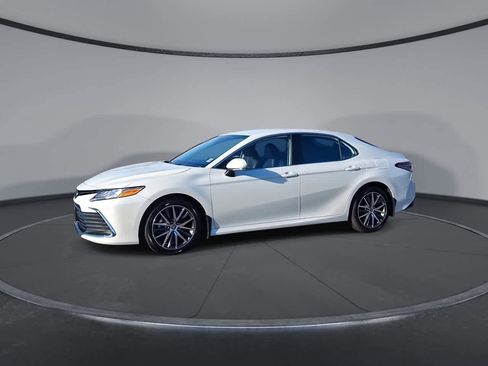 Used 2024 Toyota Camry XLE image 4