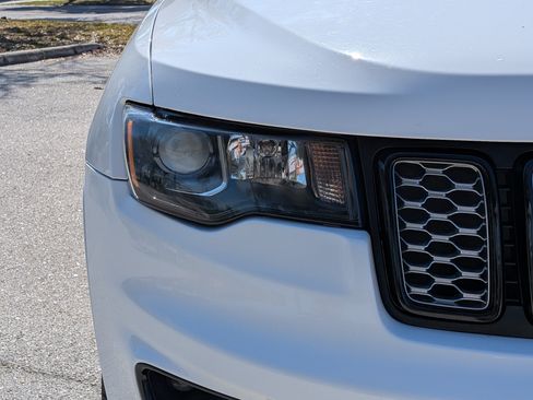 Used 2018 Jeep Grand Cherokee Altitude RWD image 10