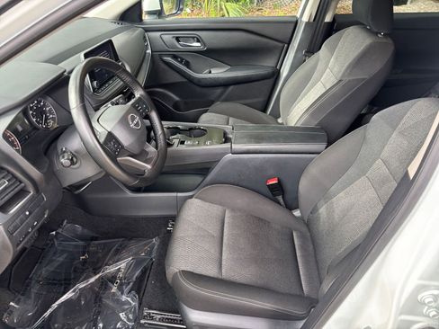 Used 2025 Nissan Rogue SV FWD image 29
