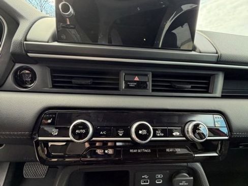 New 2025 Honda Pilot Touring image 6