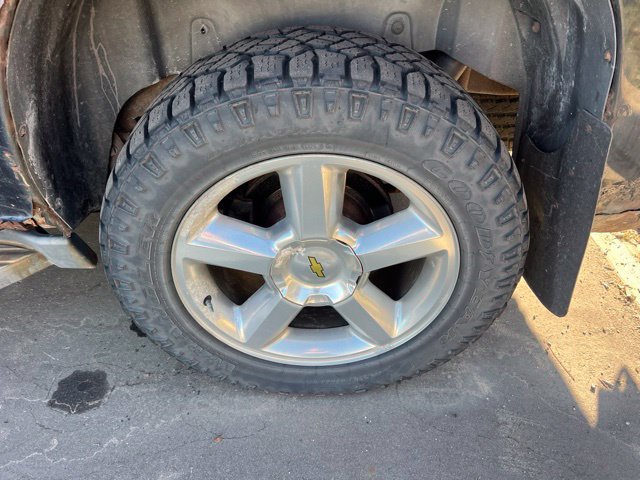 Used 2011 Chevrolet Avalanche LS w/ Regional Value Package AWD/4WD image 7