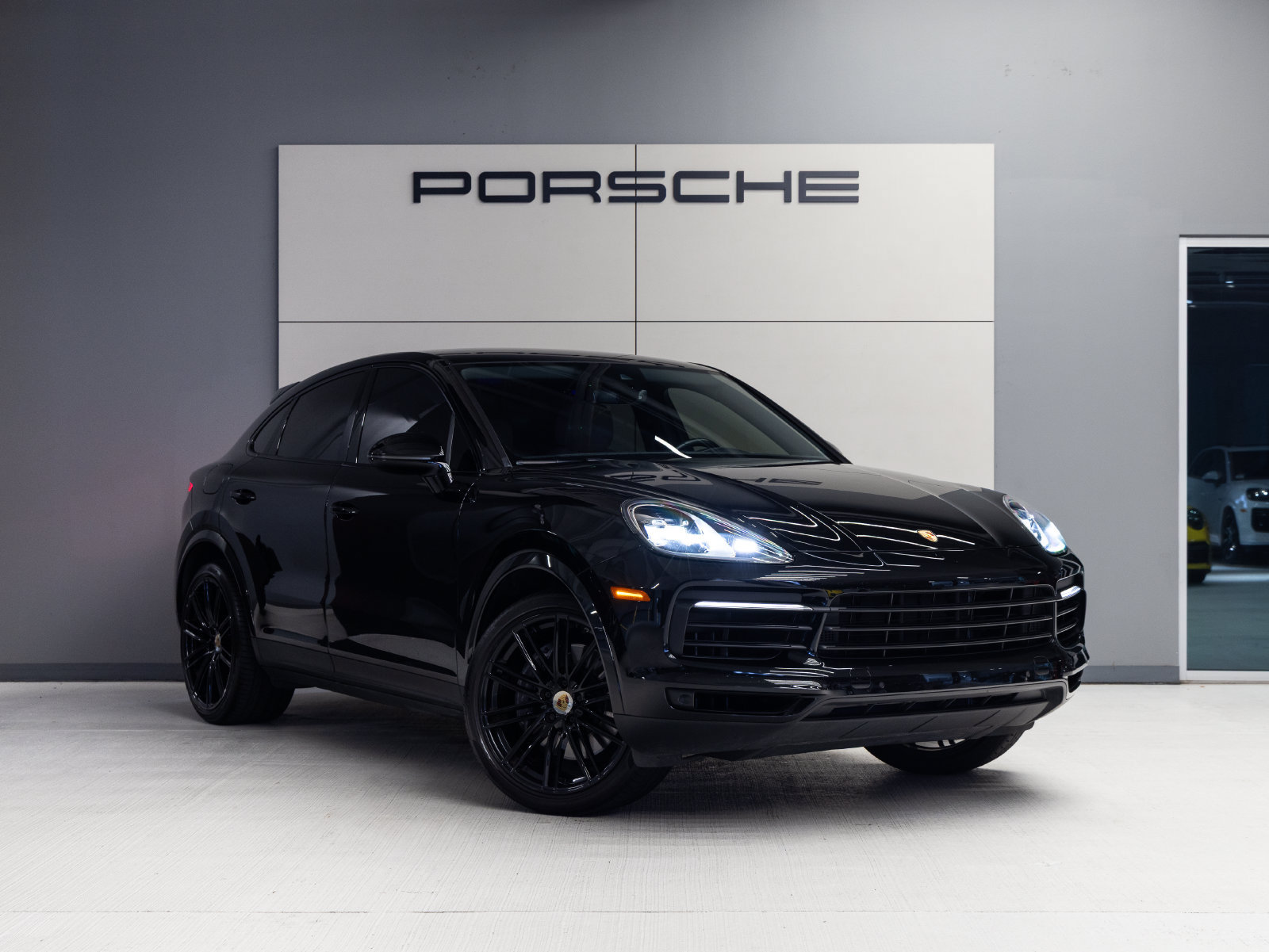 Certified 2023 Porsche Cayenne Coupe AWD/4WD image 9