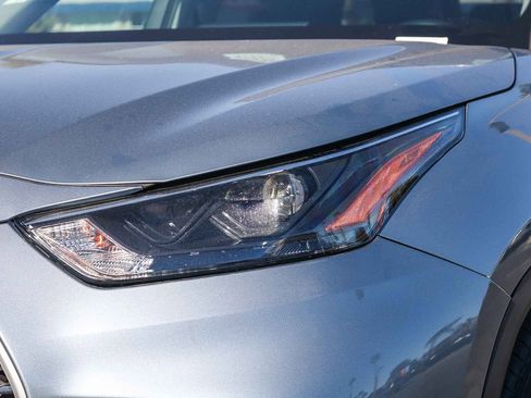 Certified 2022 Toyota Highlander XLE image 8
