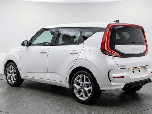 Used 2025 Kia Soul LX w/ LX Technology Package FWD image 6