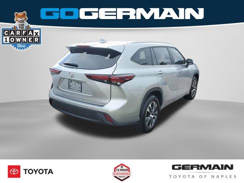 Used 2024 Toyota Highlander XLE FWD image 9