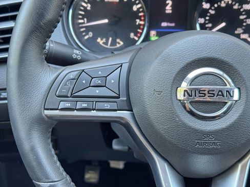 Used 2018 Nissan Rogue SV FWD image 19