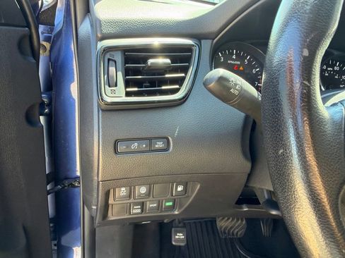 Used 2020 Nissan Rogue S w/ Special Edition Package AWD/4WD image 28