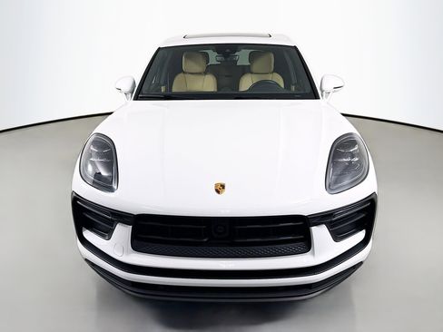 Certified 2023 Porsche Macan image 6