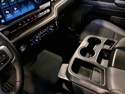 Used 2024 Chevrolet Silverado 1500 LT image 20