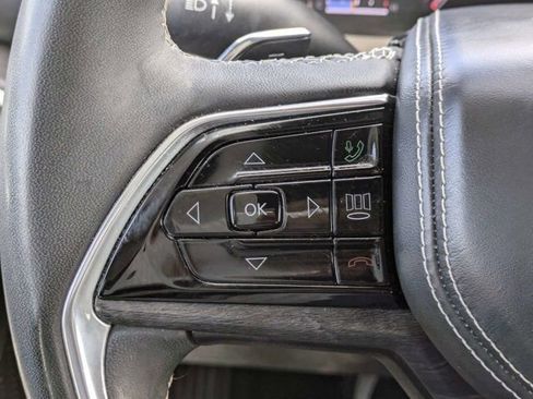 Used 2023 Jeep Grand Cherokee Overland w/ Luxury Tech Group IV RWD image 27