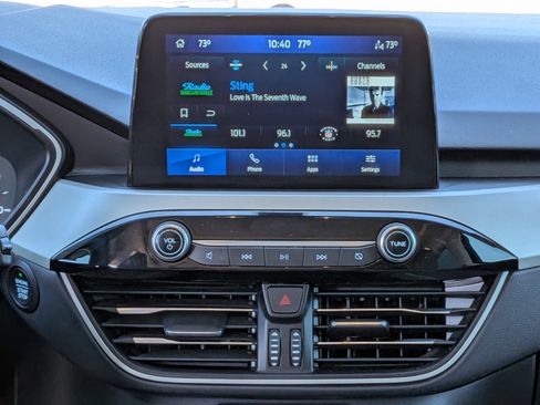 Used 2022 Ford Escape SE w/ SE Sport Appearance Package image 18