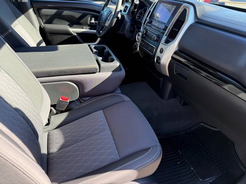 Used 2021 Nissan Titan SV image 6