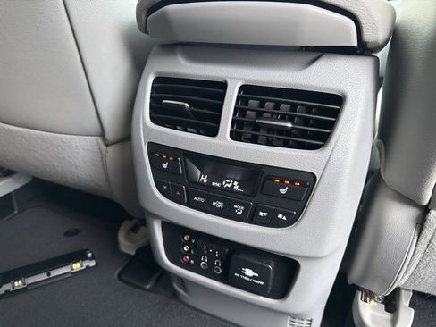 Used 2016 Acura MDX SH-AWD w/ Tech & Entertainment image 16