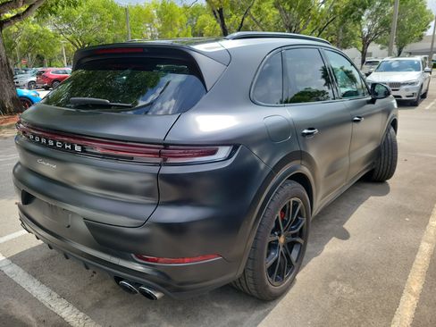 Used 2024 Porsche Cayenne AWD/4WD image 6