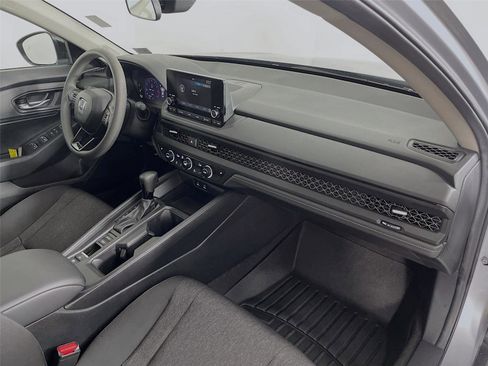 Used 2025 Honda Accord SE image 30