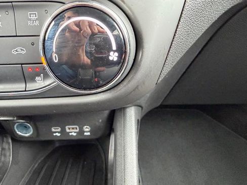 Used 2023 Chevrolet TrailBlazer LT FWD image 22