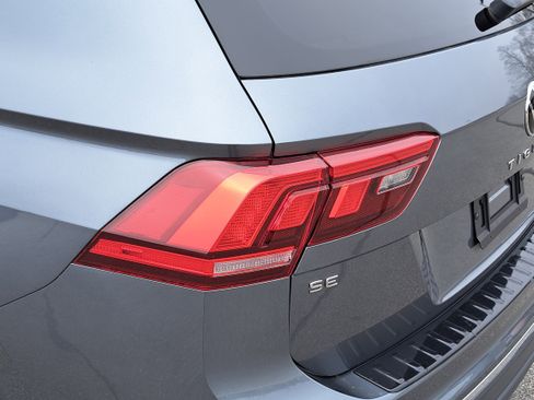 Certified 2023 Volkswagen Tiguan SE w/ Panoramic Sunroof Package image 33