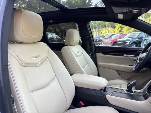 Used 2017 Cadillac XT5 Premium Luxury FWD image 33