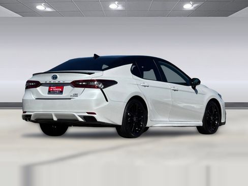Used 2022 Toyota Camry XSE image 3