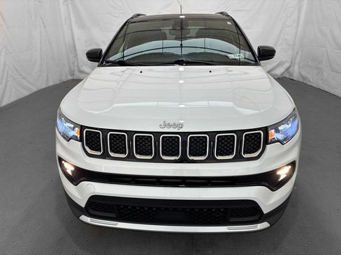 Used 2023 Jeep Compass Limited w/ Sun and Sound Group AWD/4WD image 2