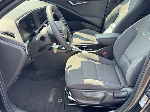 Used 2024 Kia Niro LX FWD image 25