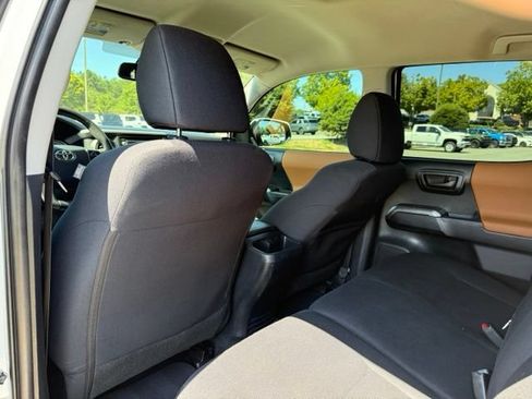 Used 2018 Toyota Tacoma SR5 RWD image 24