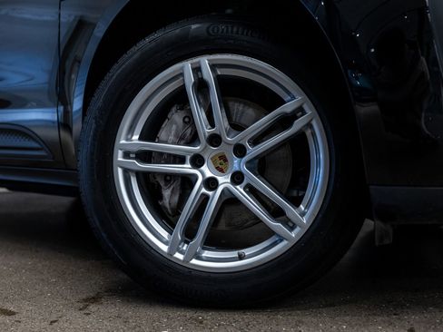 Certified 2023 Porsche Macan AWD/4WD image 18