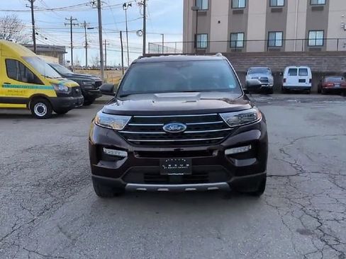 Used 2023 Ford Explorer XLT w/ Equipment Group 202A image 3