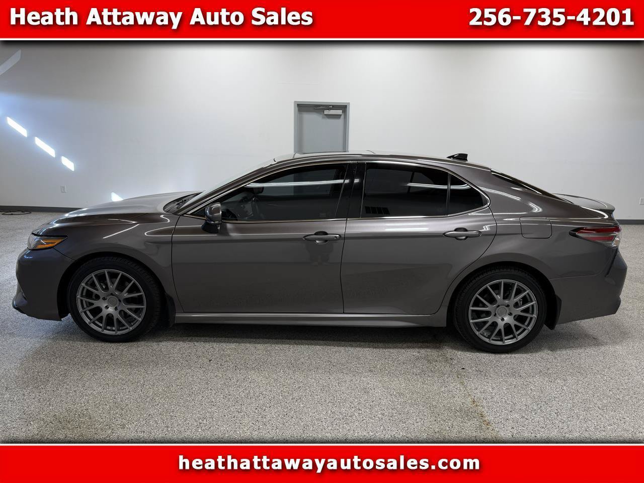 Used 2018 Toyota Camry XSE FWD image 1