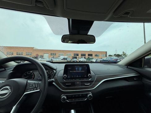 Used 2025 Nissan Altima 2.5 SV FWD image 30