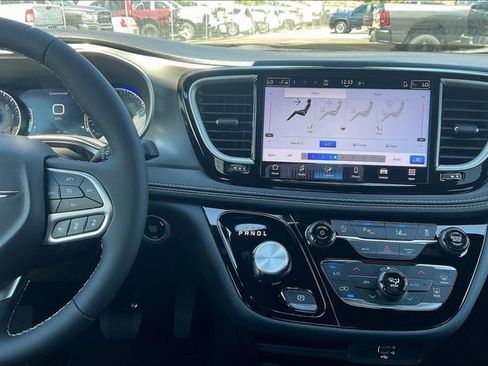 New 2026 Chrysler Pacifica Select FWD image 7