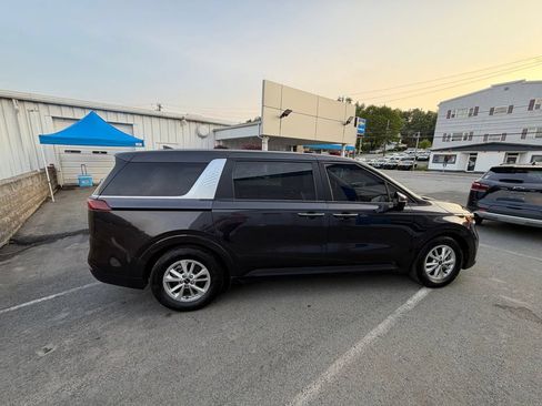 Used 2024 Kia Carnival LX FWD image 6