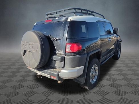 Used 2011 Toyota FJ Cruiser 4WD w/ Upgrade Pkg image 2