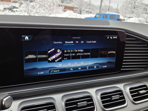 Used 2025 Mercedes-Benz GLS 450 4MATIC image 25