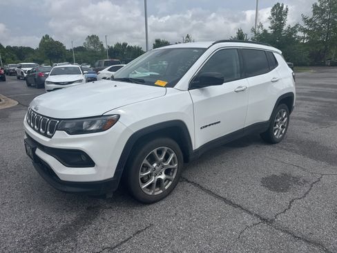 Used 2022 Jeep Compass Latitude AWD/4WD image 1