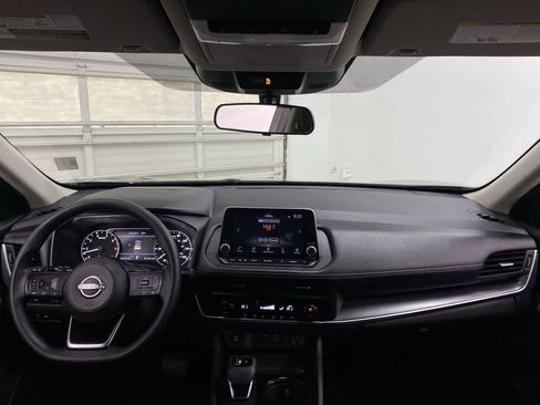 Used 2024 Nissan Rogue SV image 12