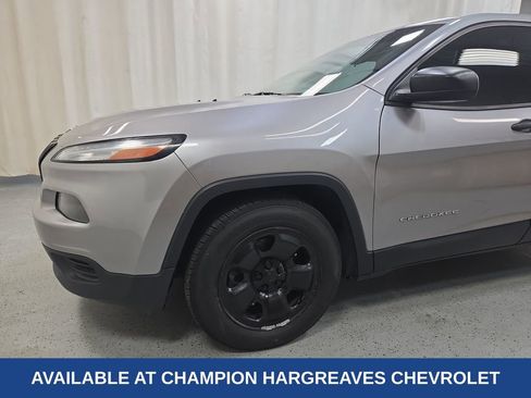 Used 2016 Jeep Cherokee Sport w/ Safety Group image 41