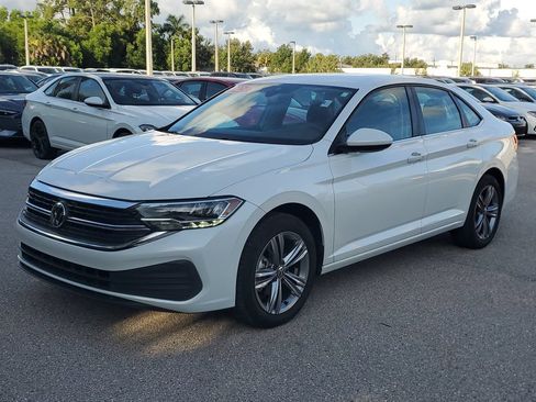 Certified 2023 Volkswagen Jetta SE FWD image 9