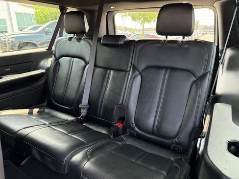 Used 2024 Jeep Wagoneer L Series II RWD image 17