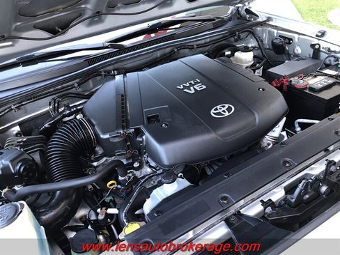 Used 2012 Toyota Tacoma 4x4 Double Cab w/ TRD Sport Pkg image 19
