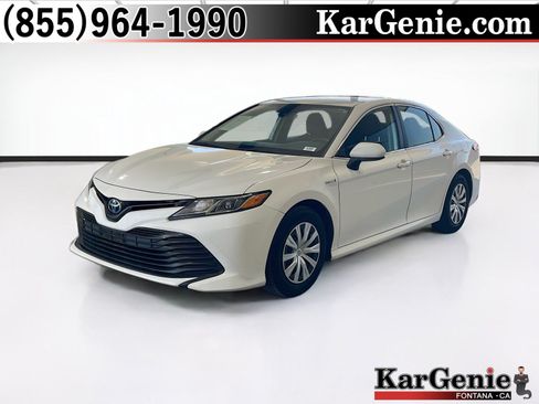 Used 2020 Toyota Camry LE w/ Carpet Mat Package FWD image 1