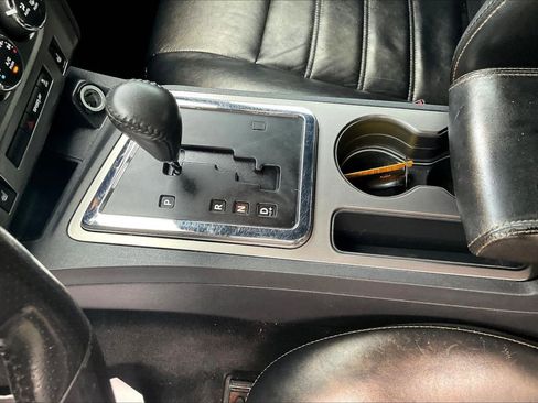 Used 2014 Dodge Challenger SXT RWD image 17