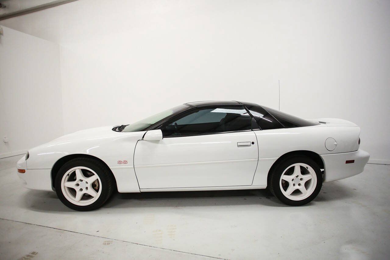 Used 2000 Chevrolet Camaro Z28 w/ SS Performance/Appearance Pkg RWD image 3